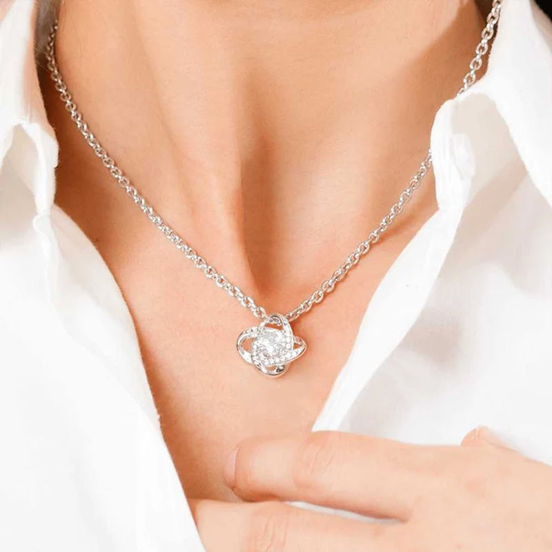 👪"Heart of Love" Necklace – A Sentimental Gift for Your Daughter🍀