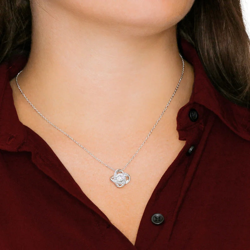 👪"Heart of Love" Necklace – A Sentimental Gift for Your Daughter🍀