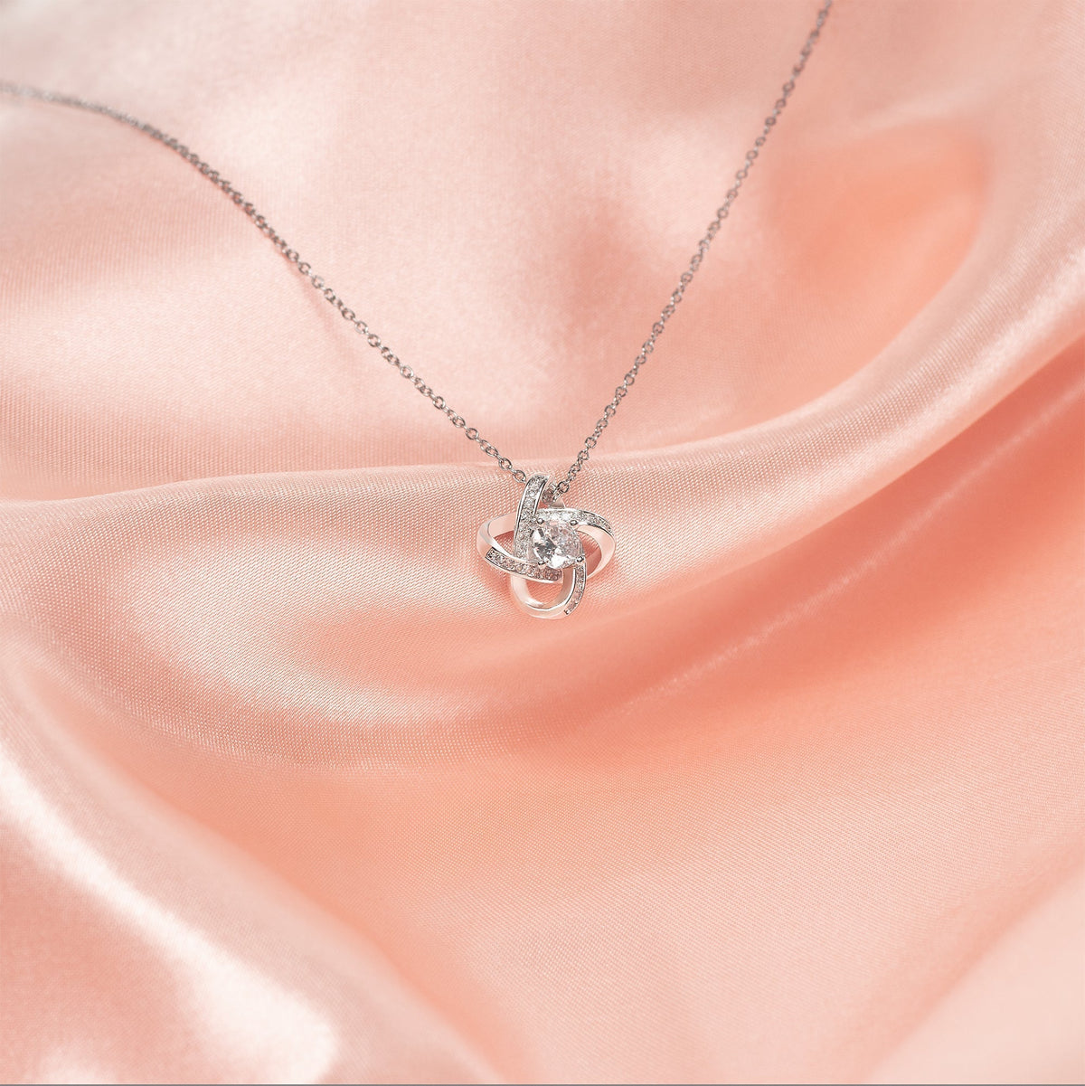 👪"Heart of Love" Necklace – A Sentimental Gift for Your Daughter🍀